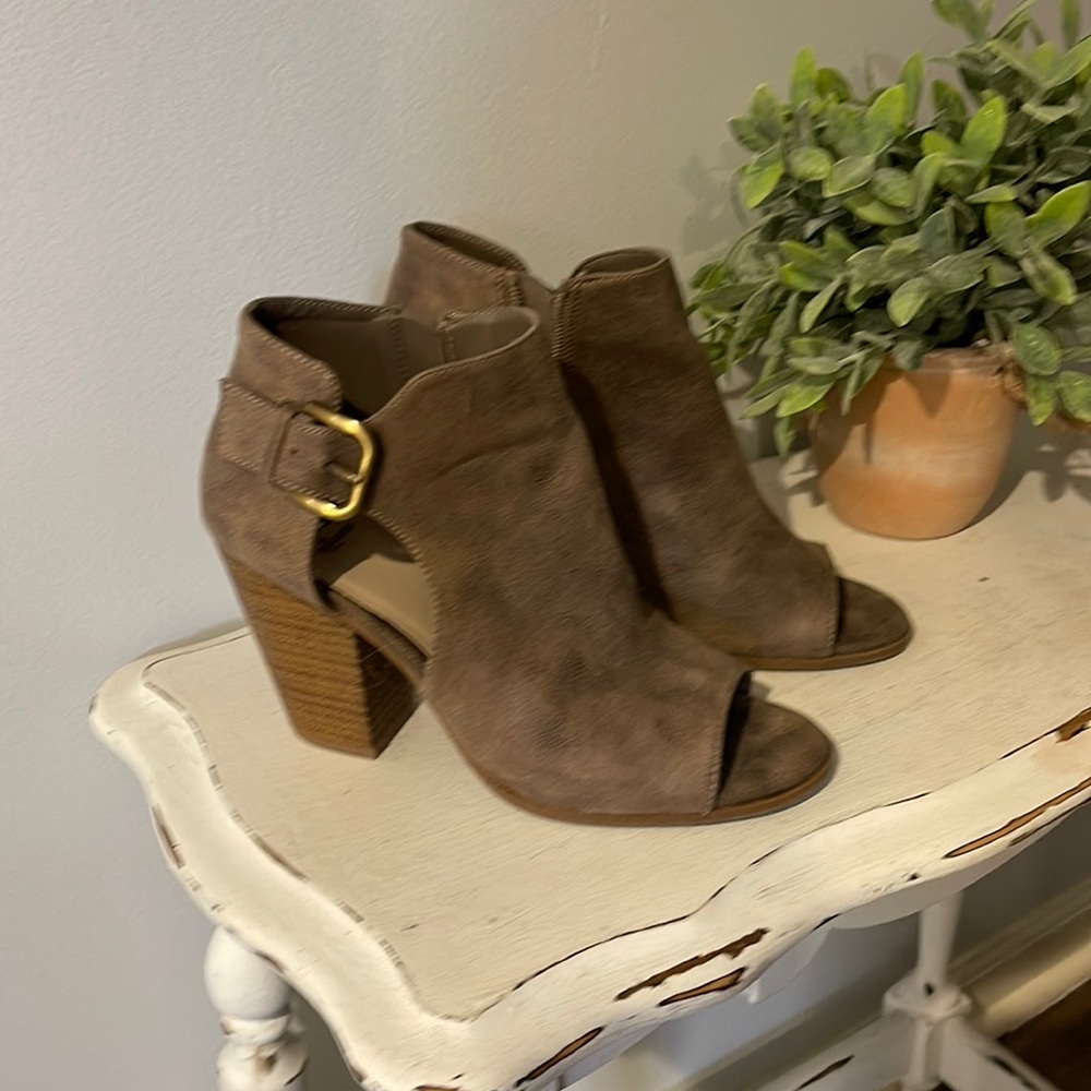 Open toe bootie